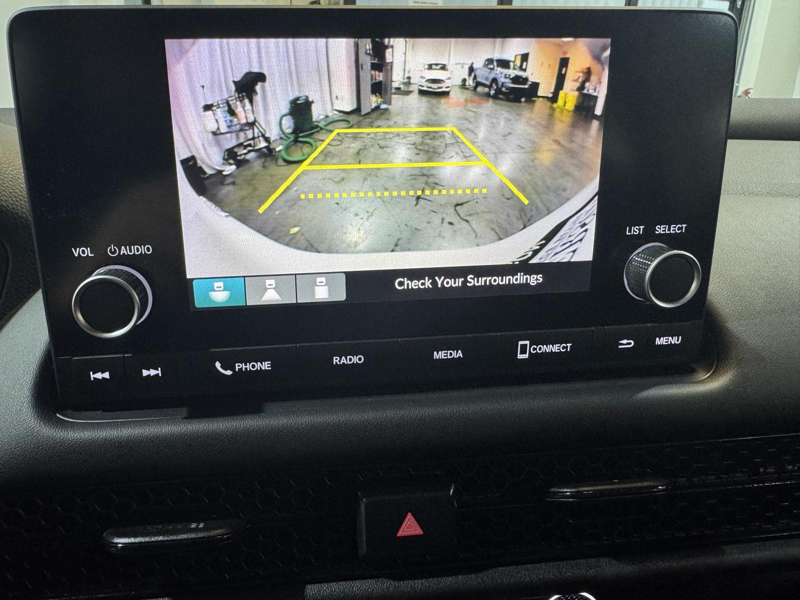 Vehicle photo 33