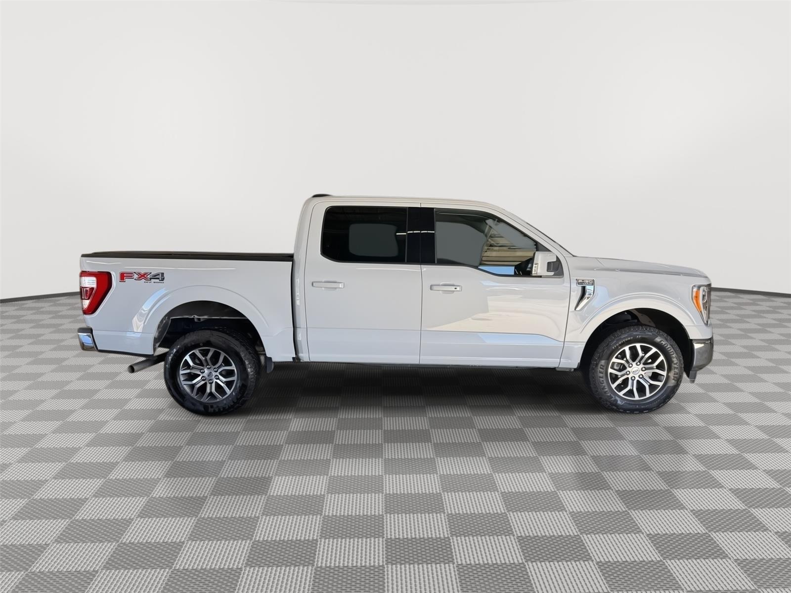 Vehicle photo 6