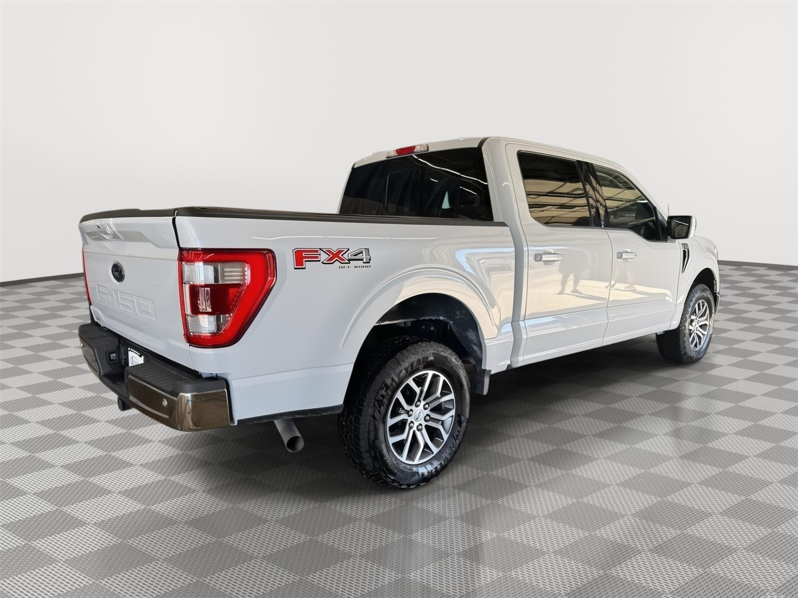 Vehicle photo 7