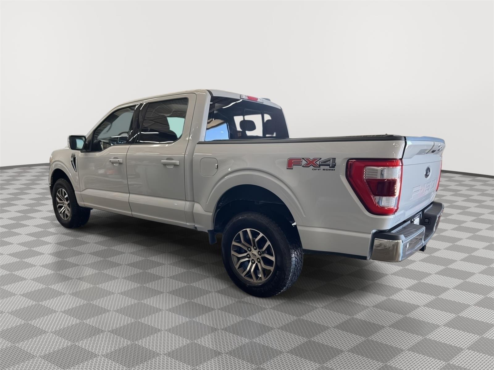 Vehicle photo 9