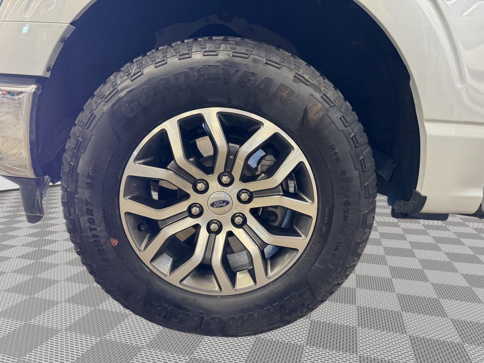 Vehicle photo 10