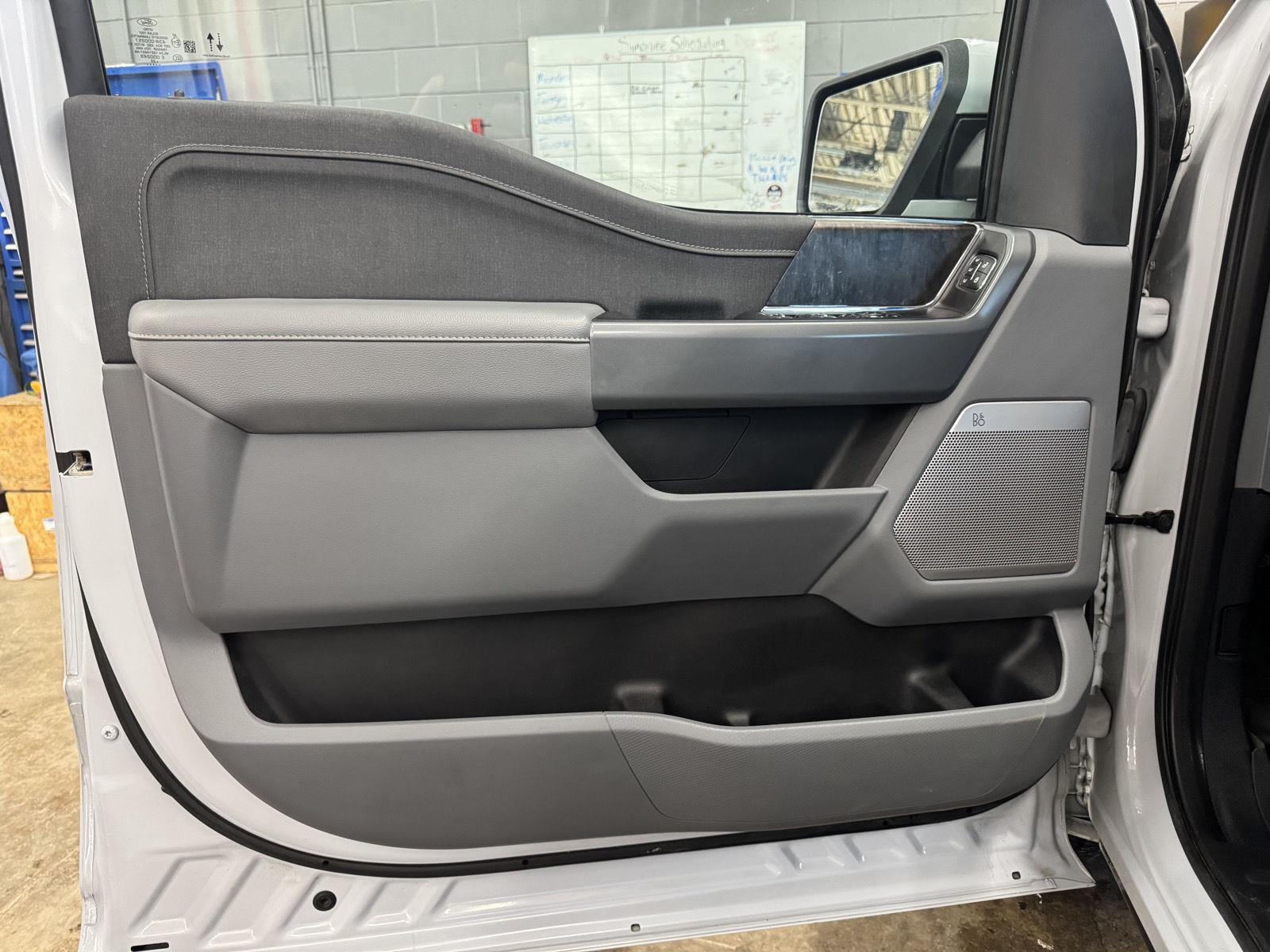 Vehicle photo 12