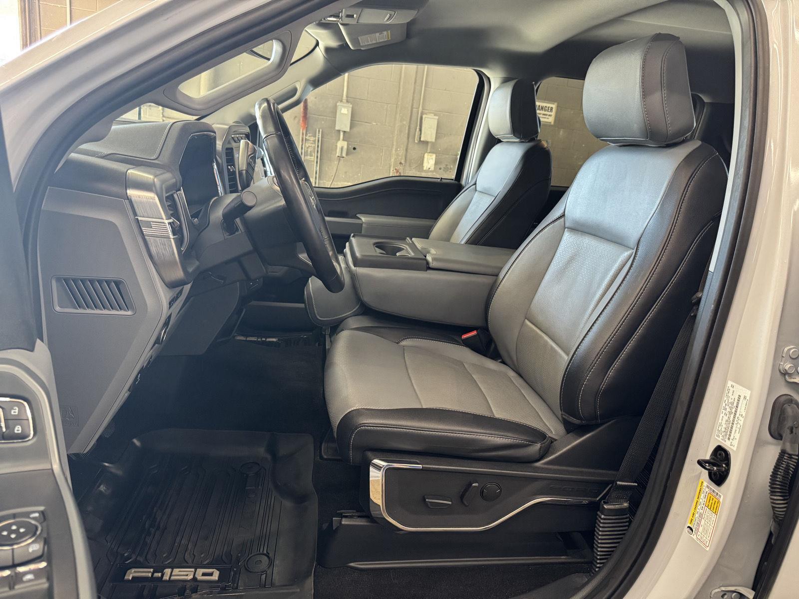 Vehicle photo 14