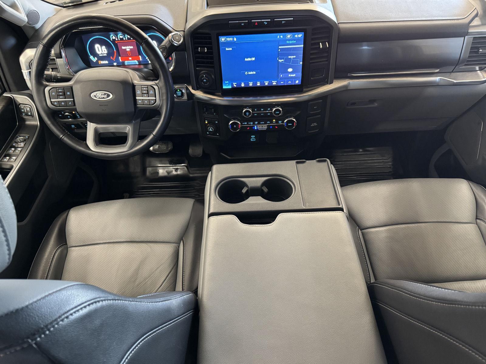 Vehicle photo 17