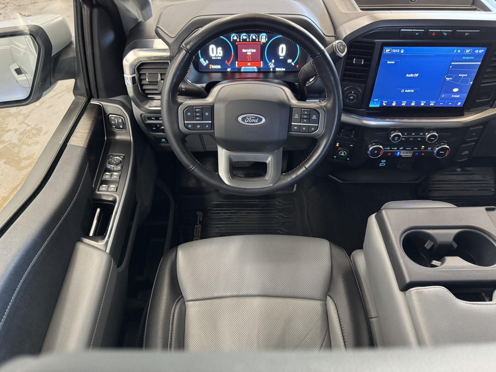 Vehicle photo 18