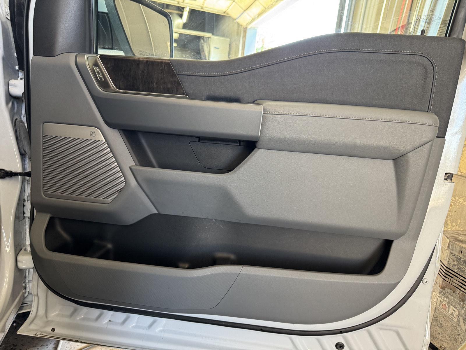 Vehicle photo 19