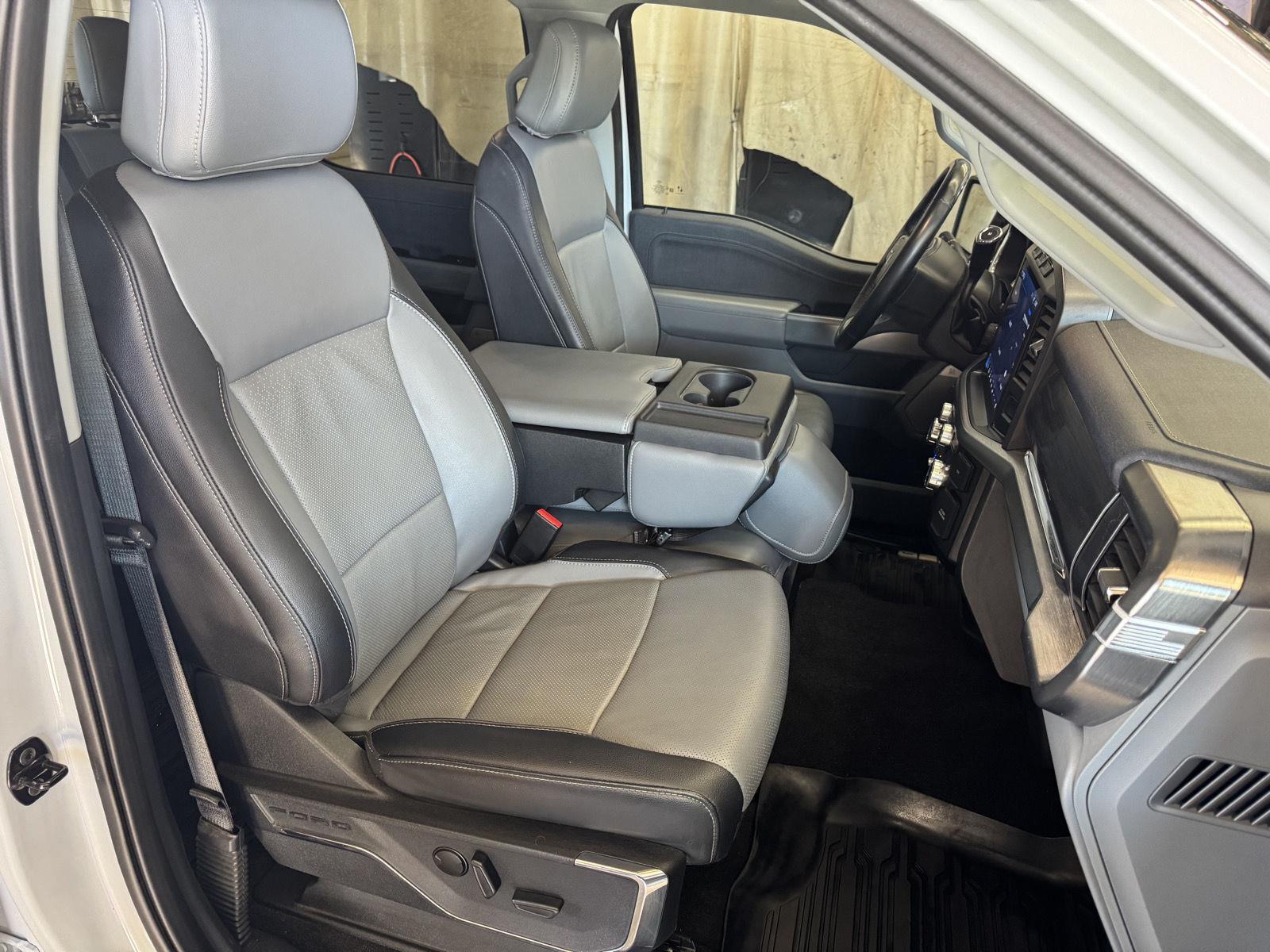 Vehicle photo 21