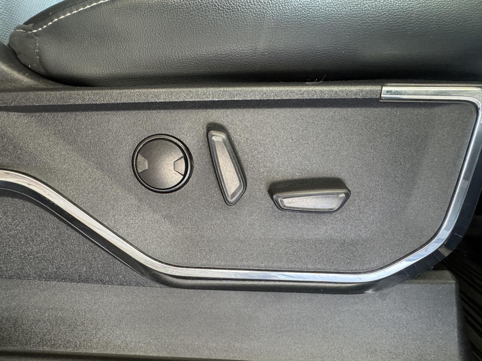 Vehicle photo 22