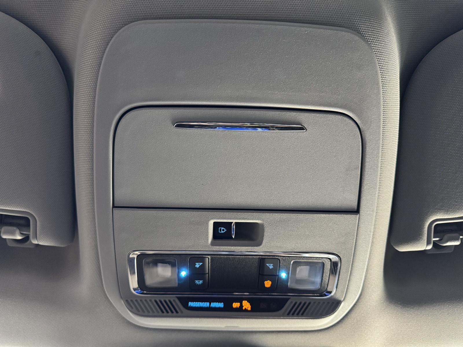 Vehicle photo 26