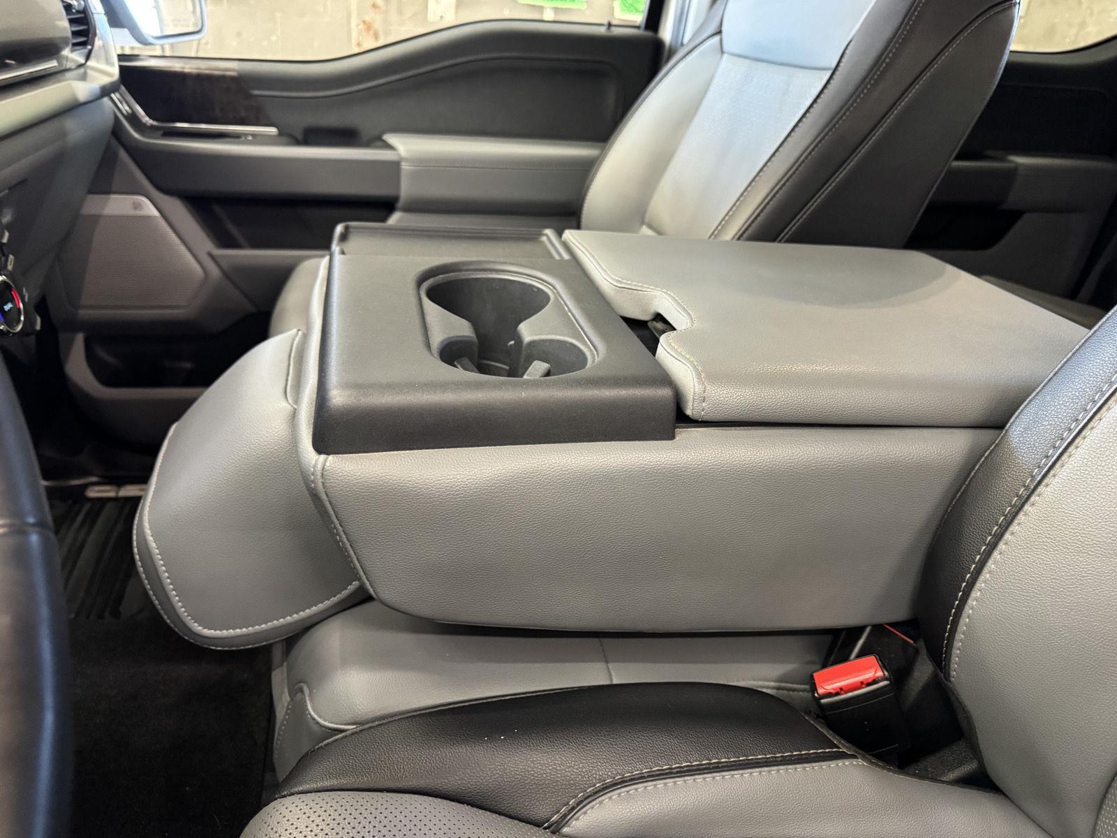 Vehicle photo 30