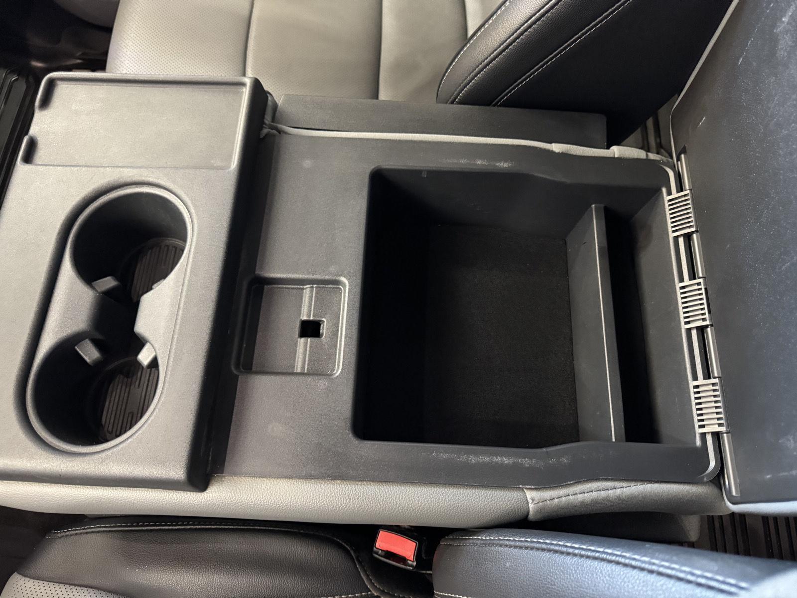 Vehicle photo 31