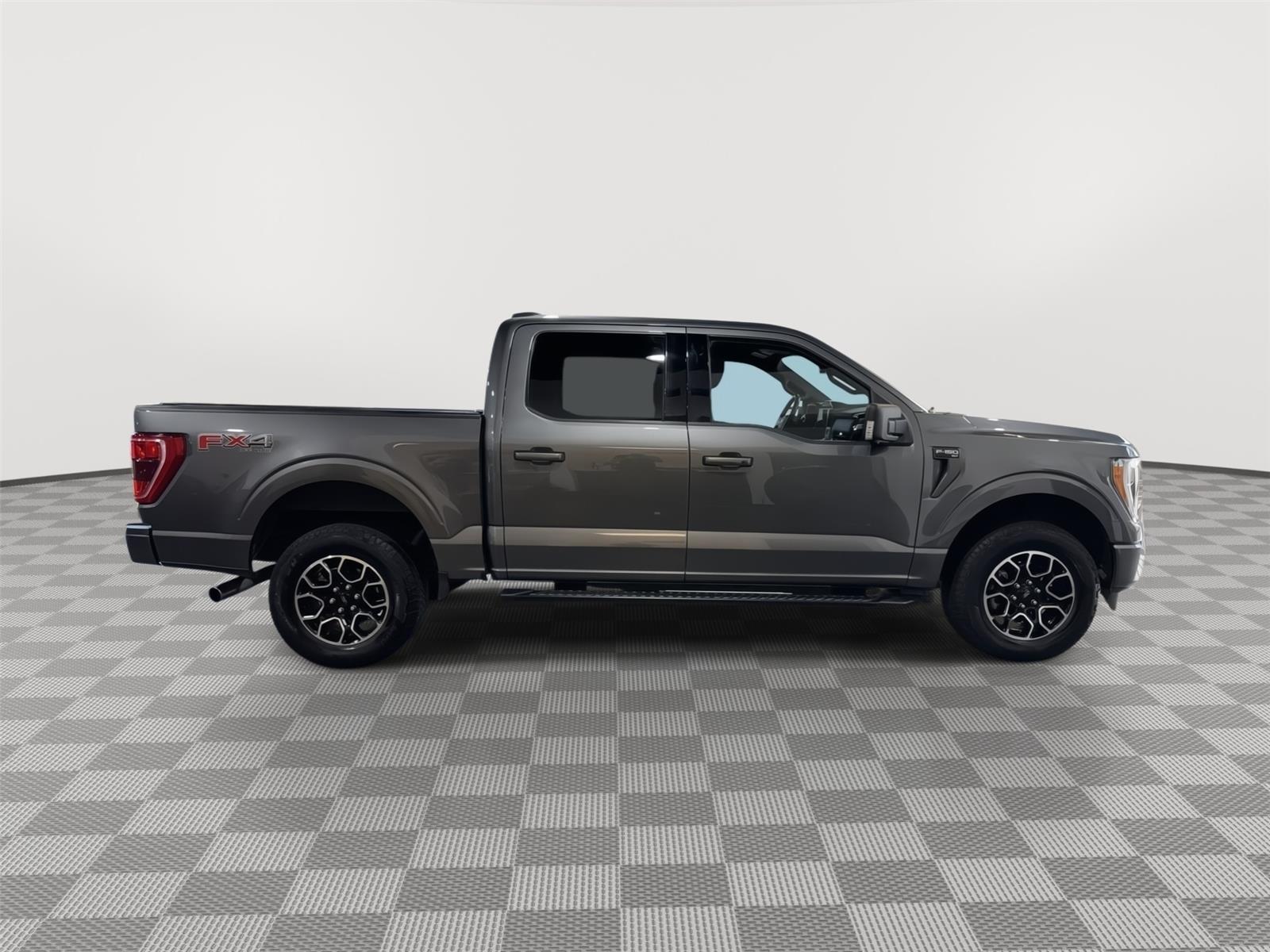 Vehicle photo 7
