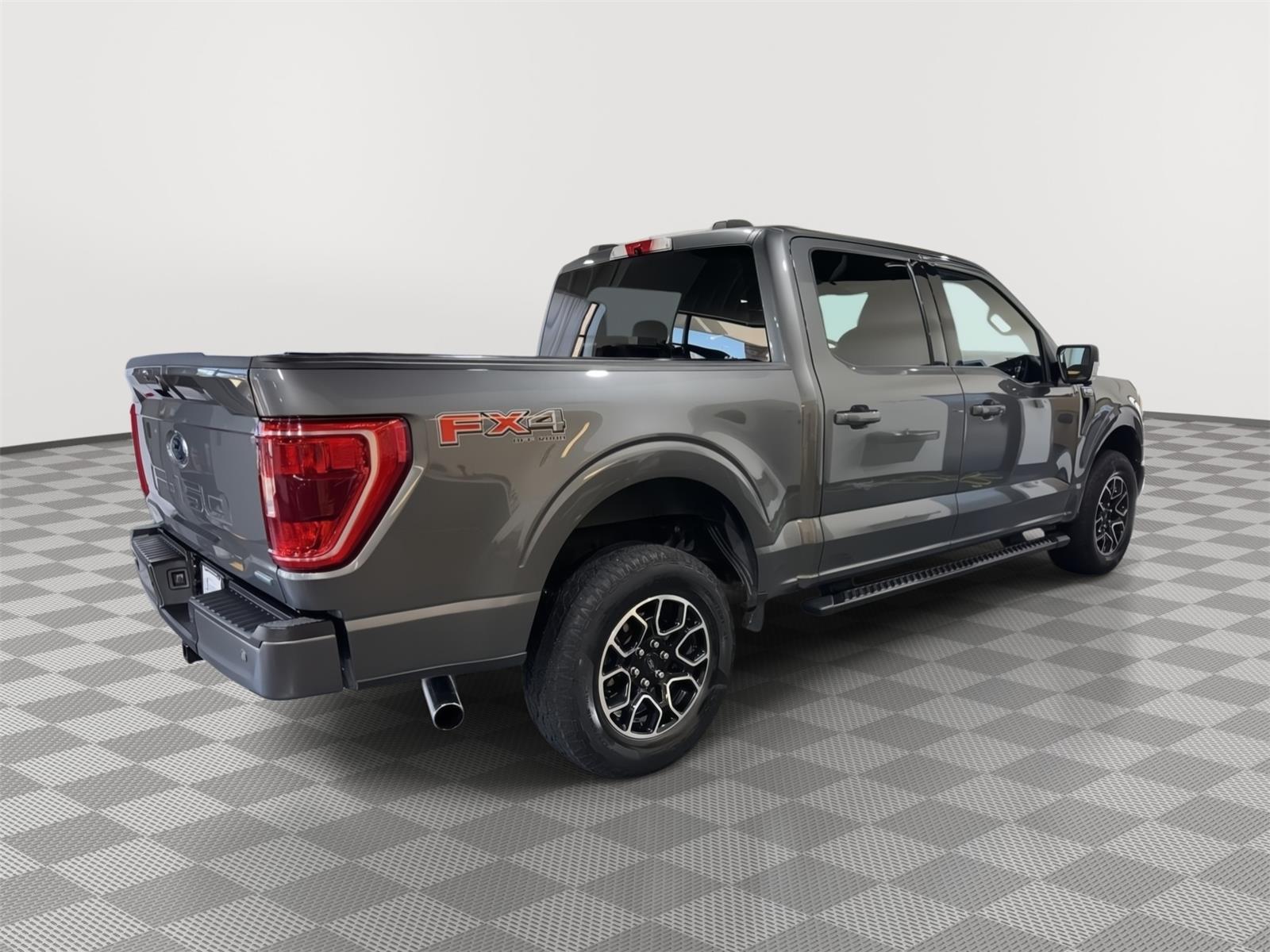 Vehicle photo 8