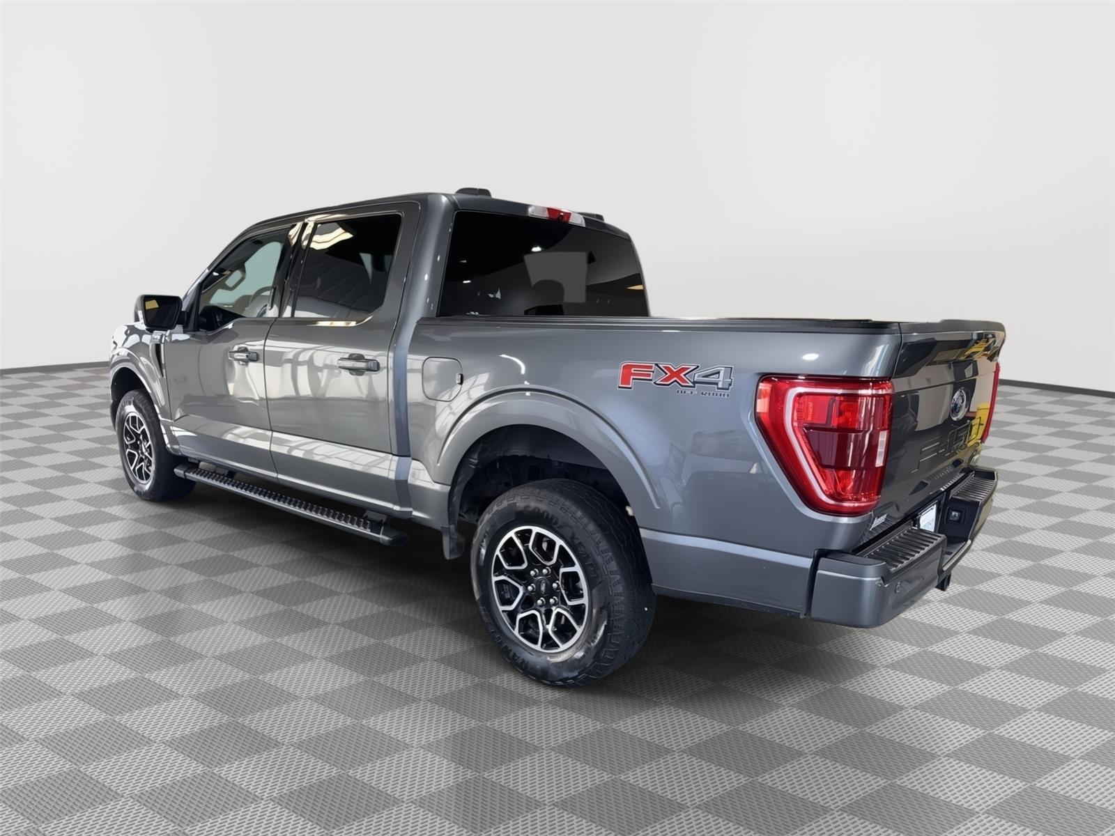 Vehicle photo 10