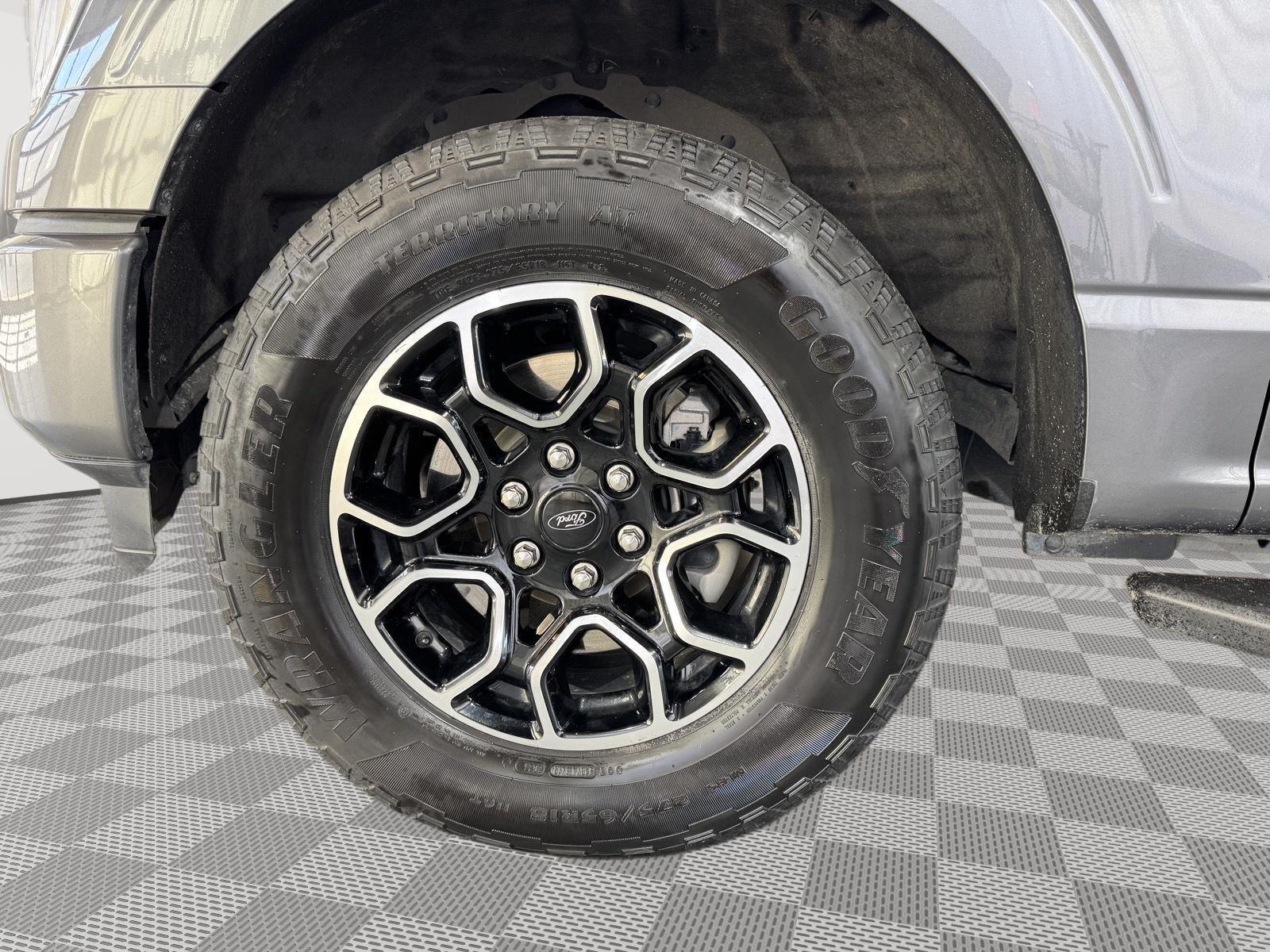 Vehicle photo 11