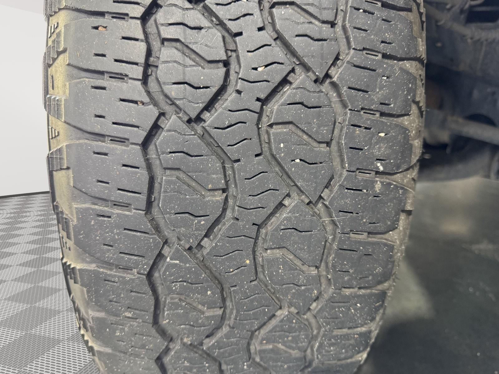 Vehicle photo 12