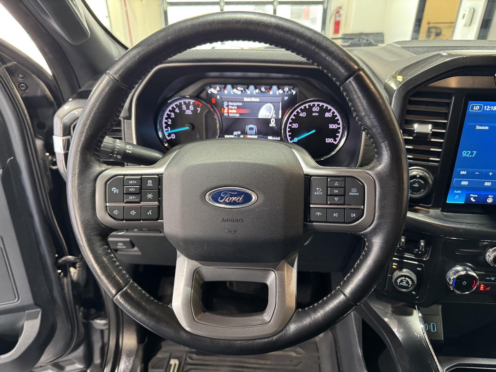 Vehicle photo 13