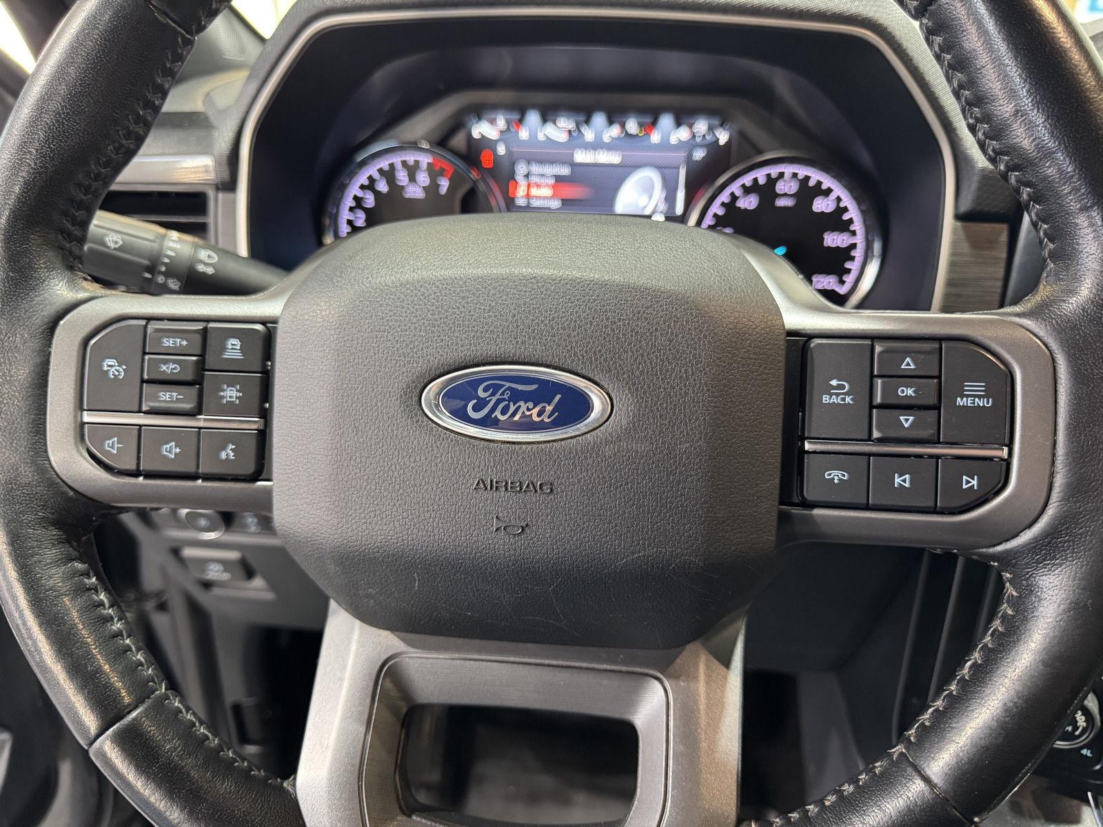 Vehicle photo 14