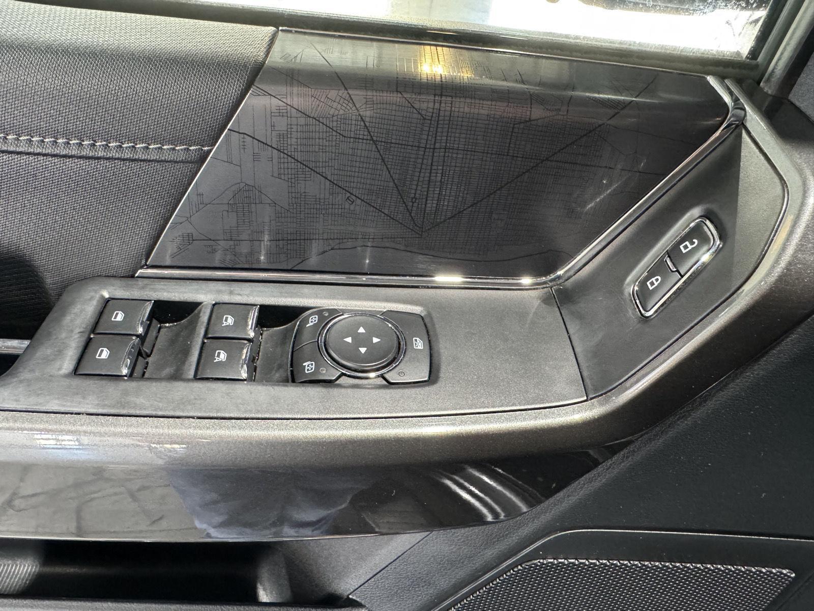 Vehicle photo 18