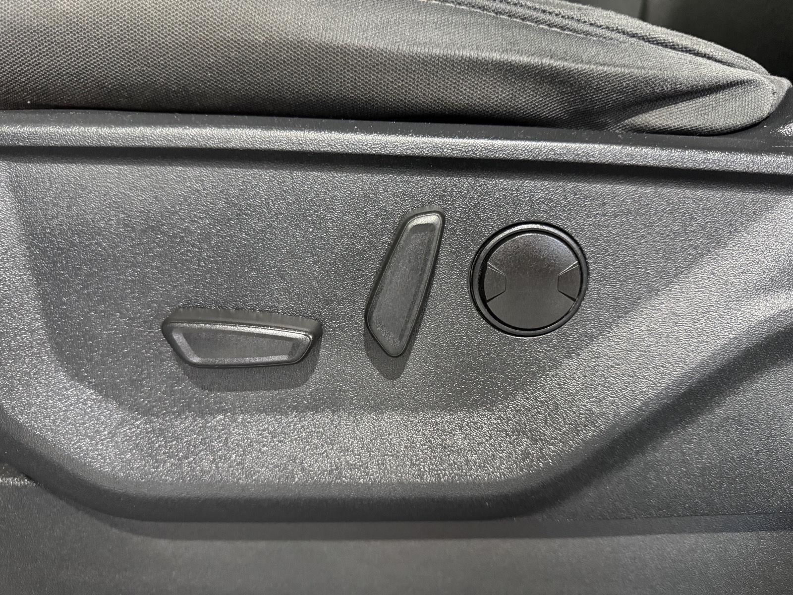 Vehicle photo 22