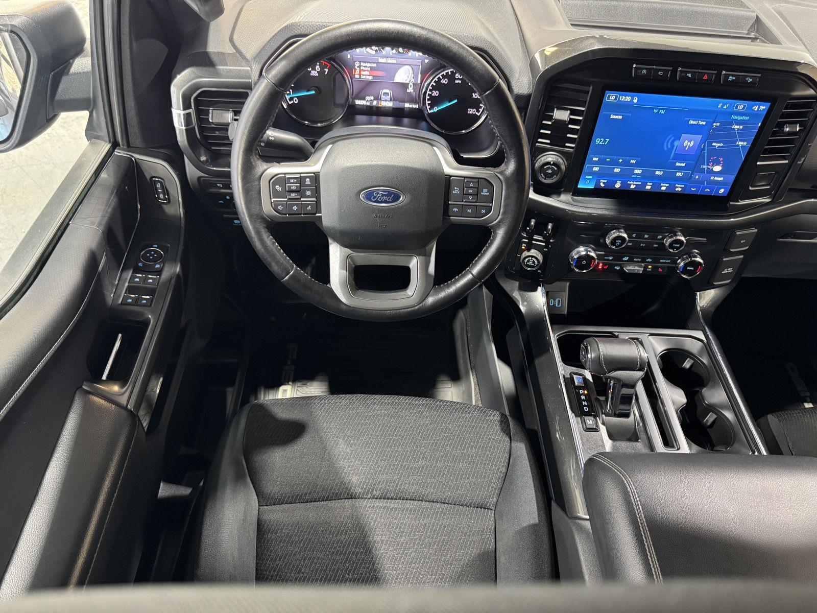 Vehicle photo 24