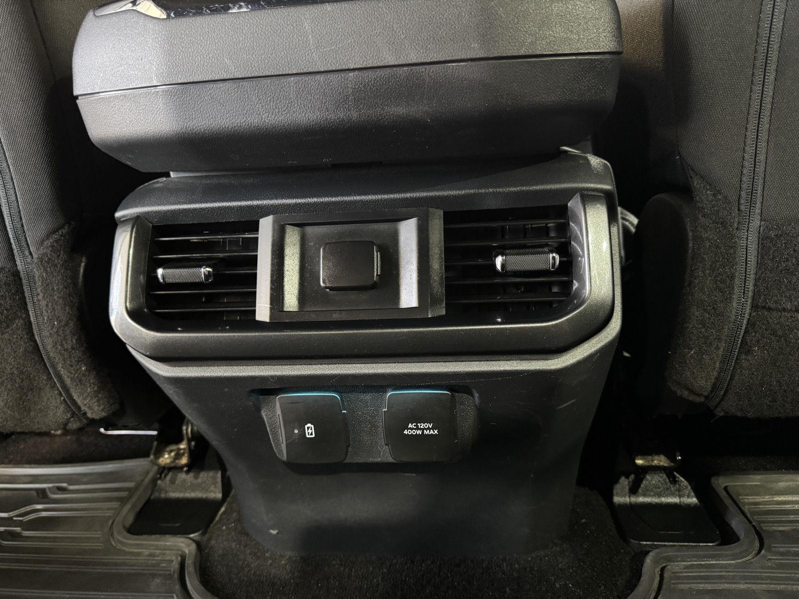 Vehicle photo 38