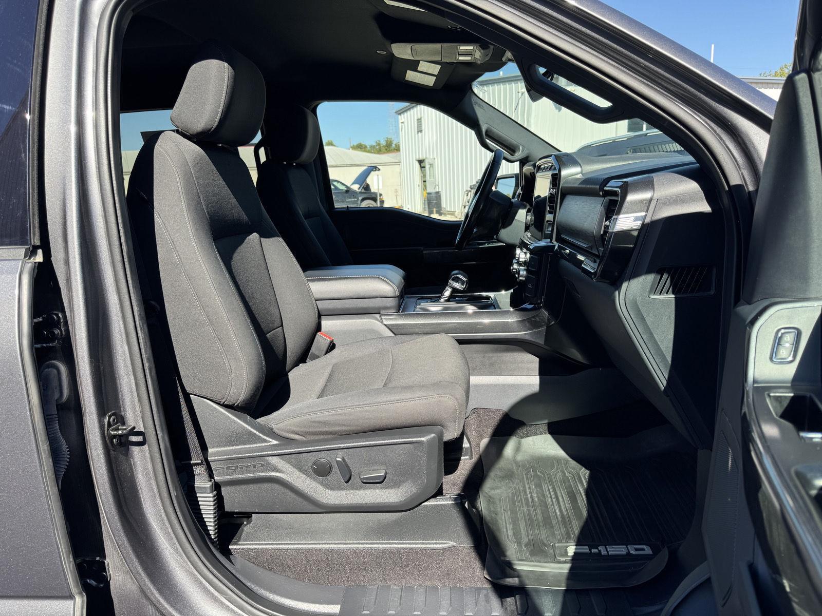 Vehicle photo 26