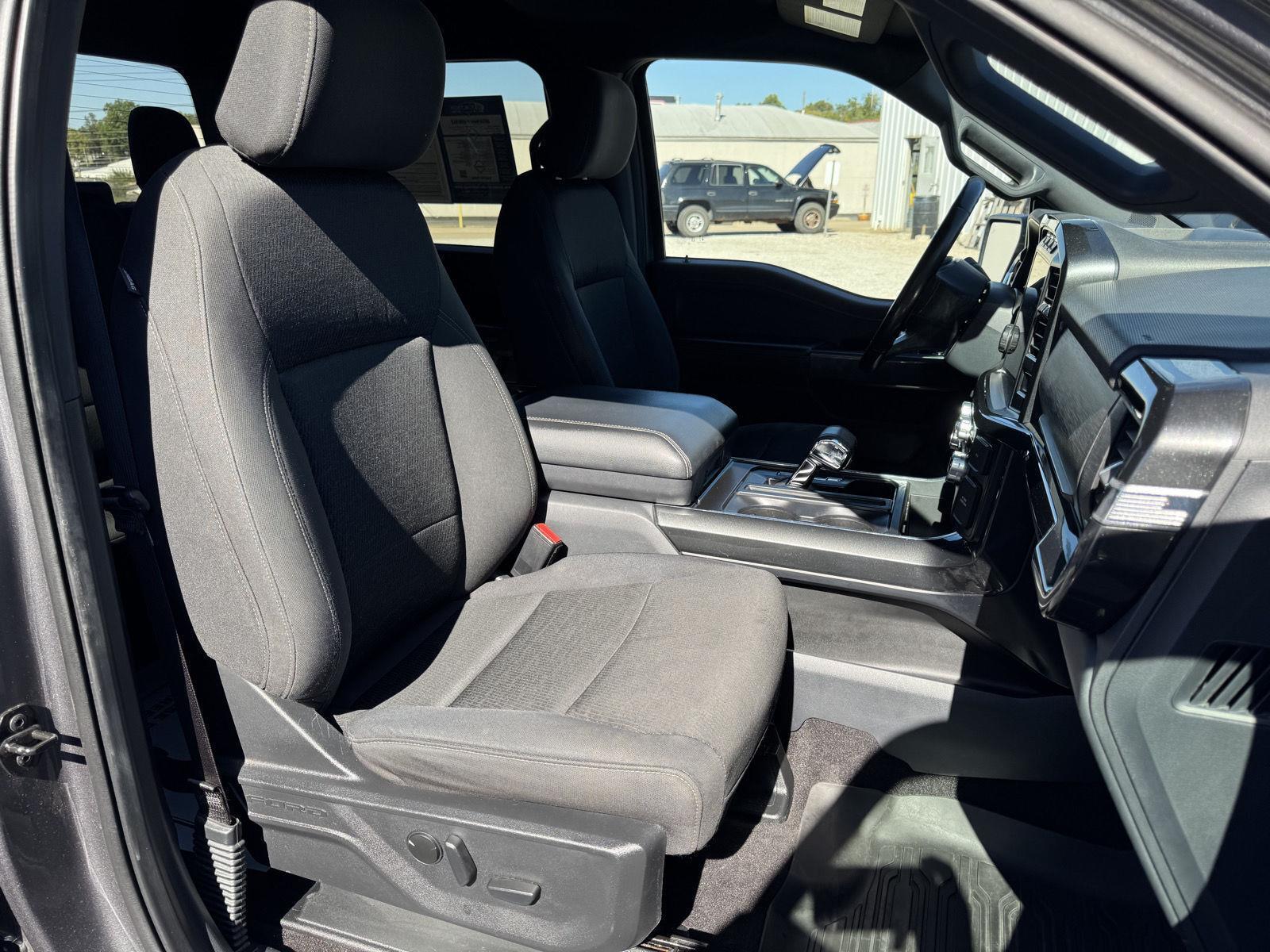Vehicle photo 27