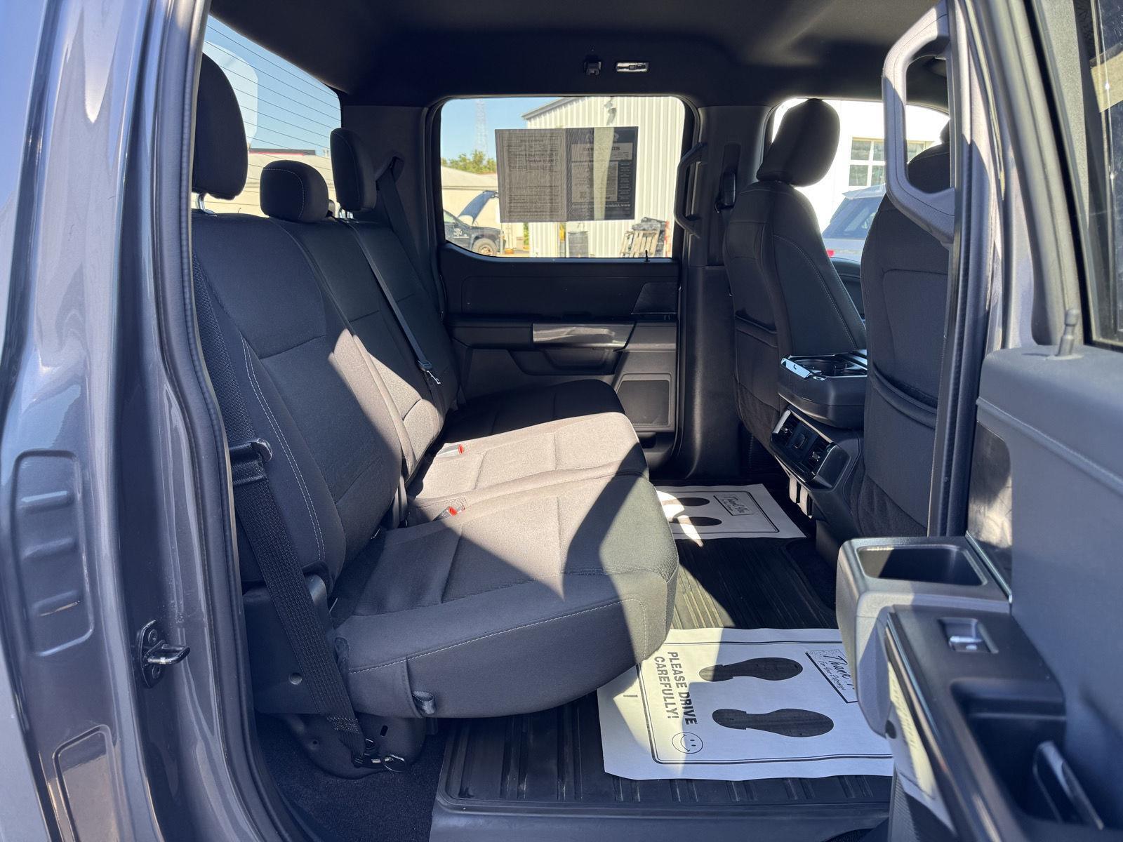 Vehicle photo 30