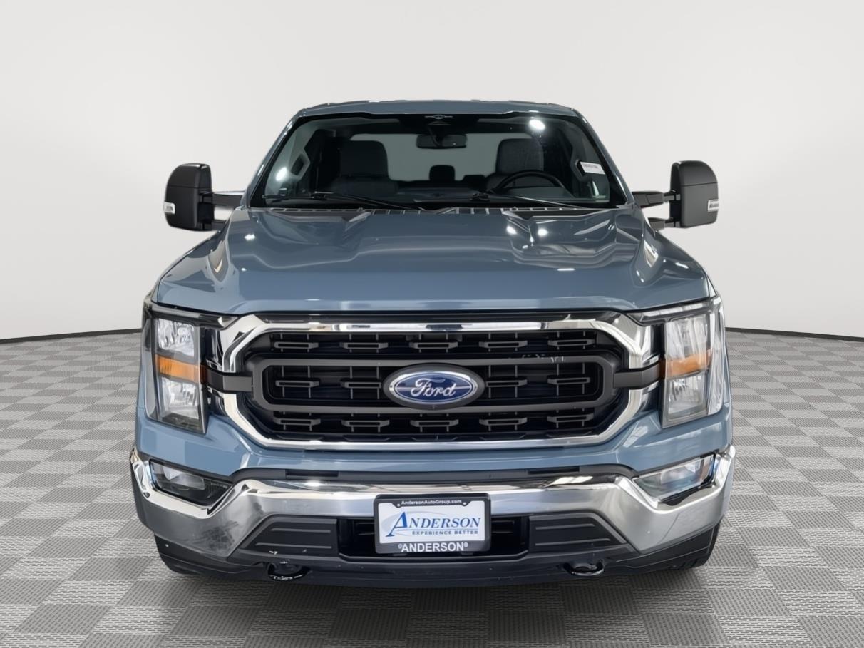 Vehicle photo 4