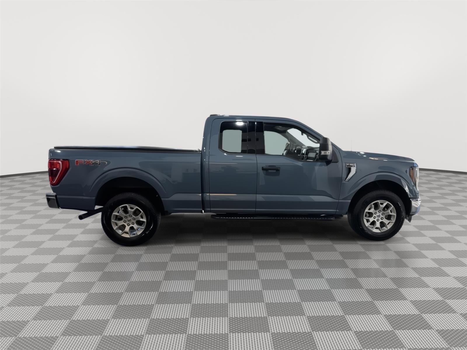 Vehicle photo 6