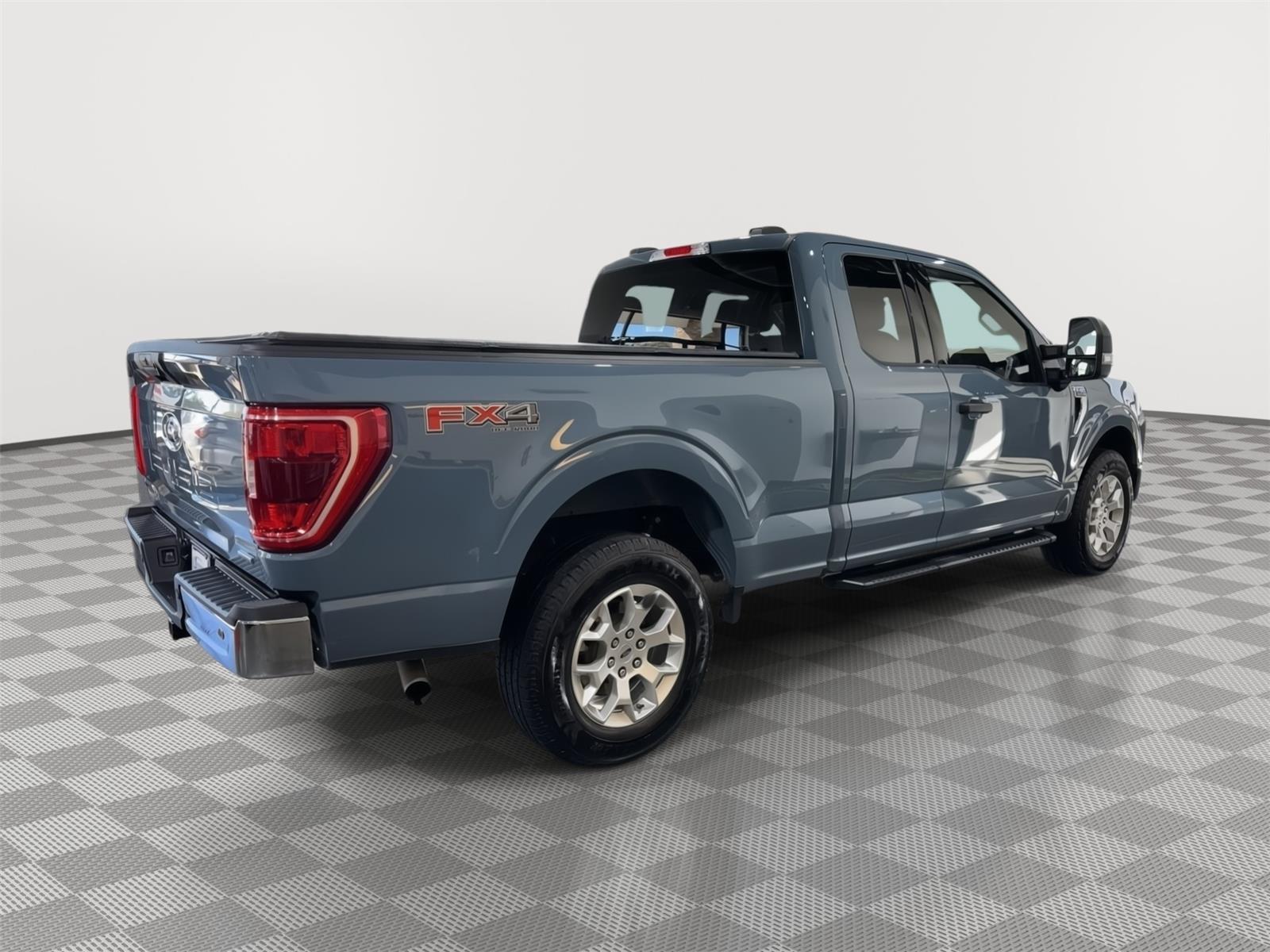 Vehicle photo 7