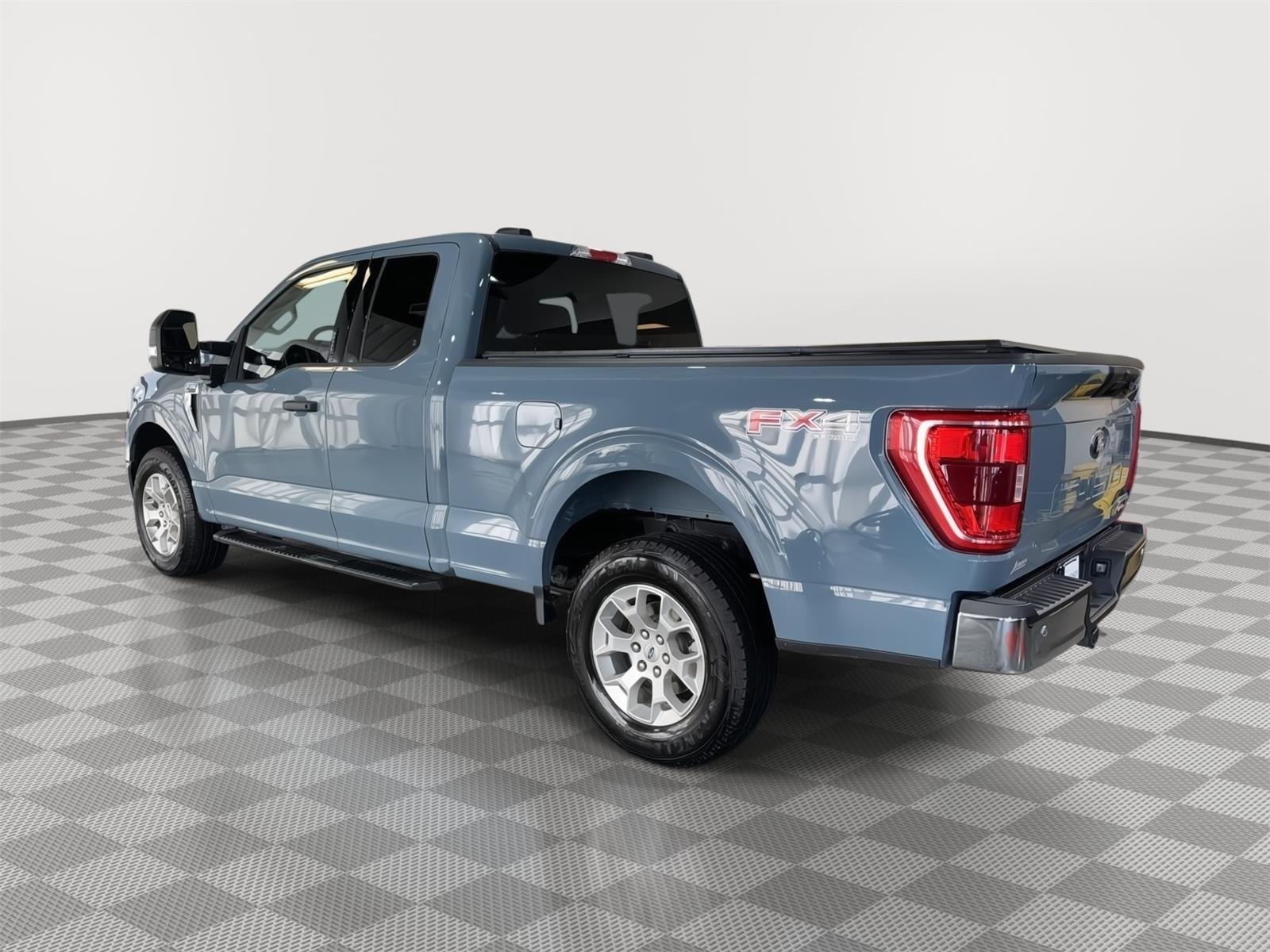 Vehicle photo 9
