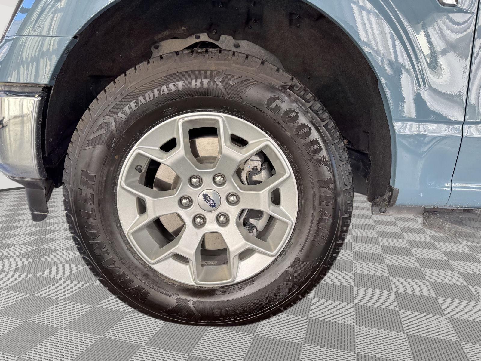 Vehicle photo 10