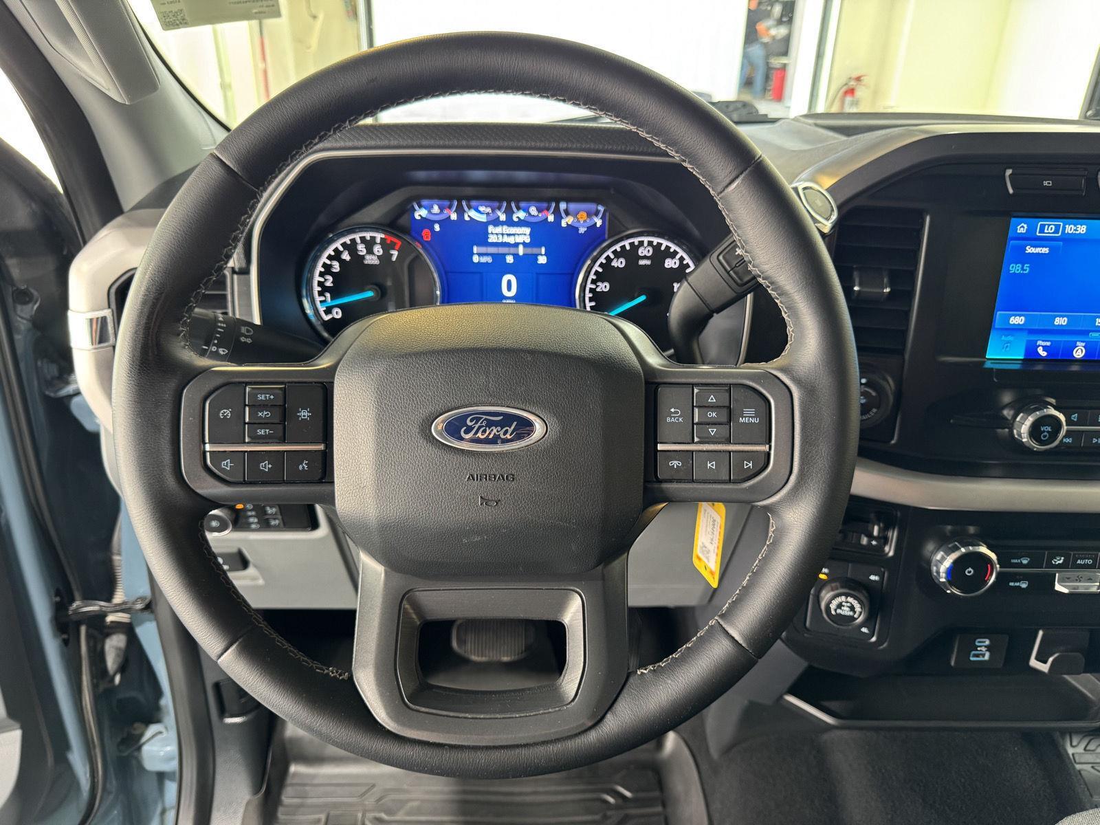 Vehicle photo 12