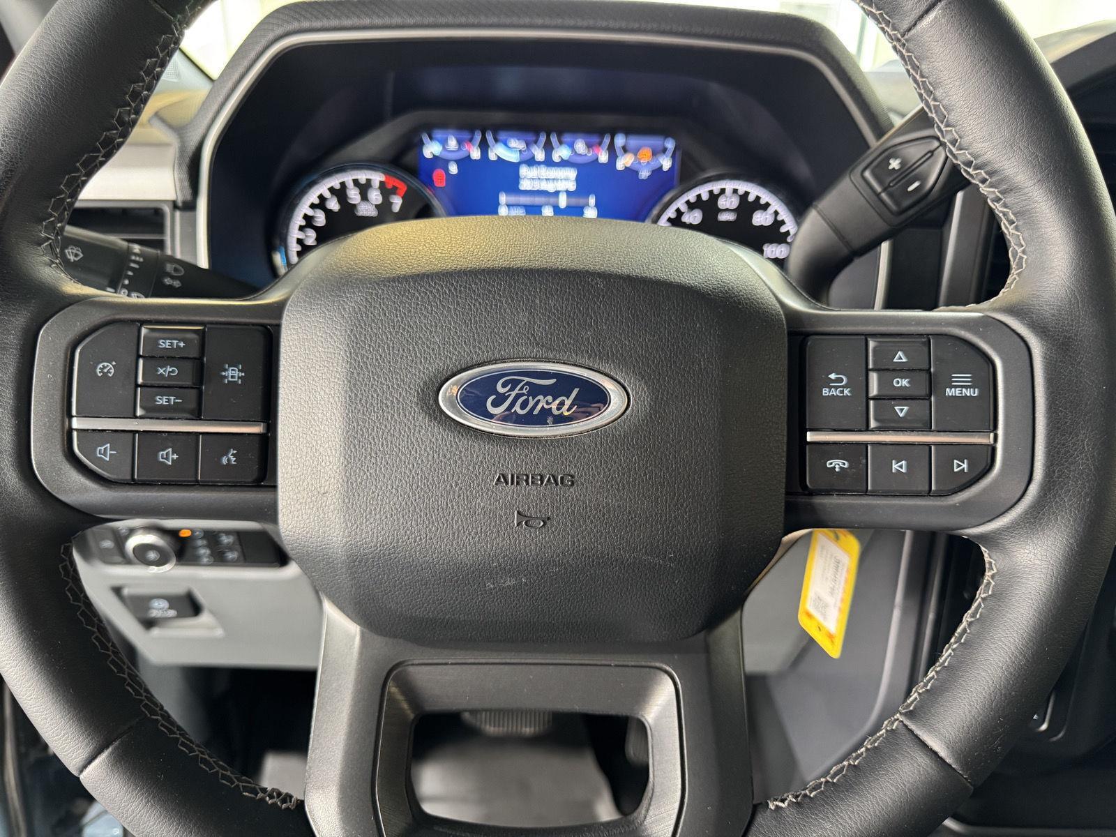Vehicle photo 13