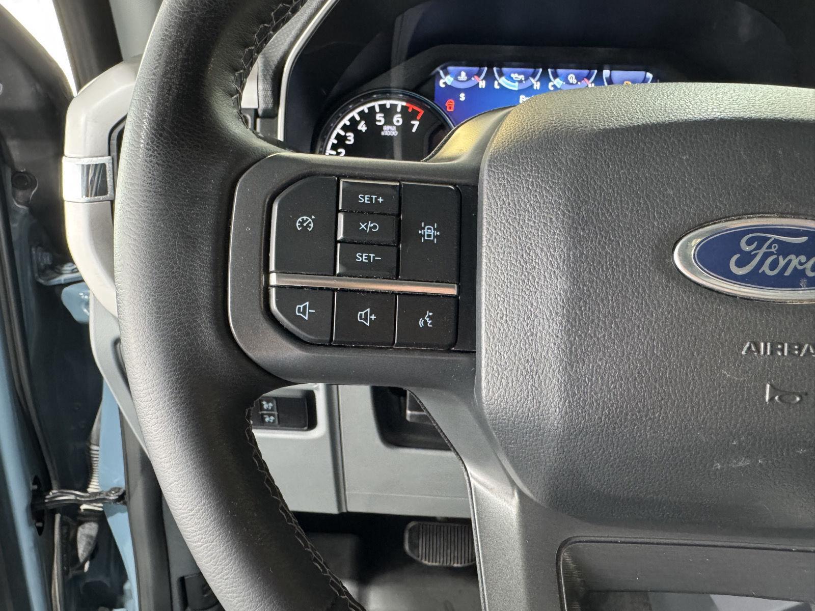Vehicle photo 14