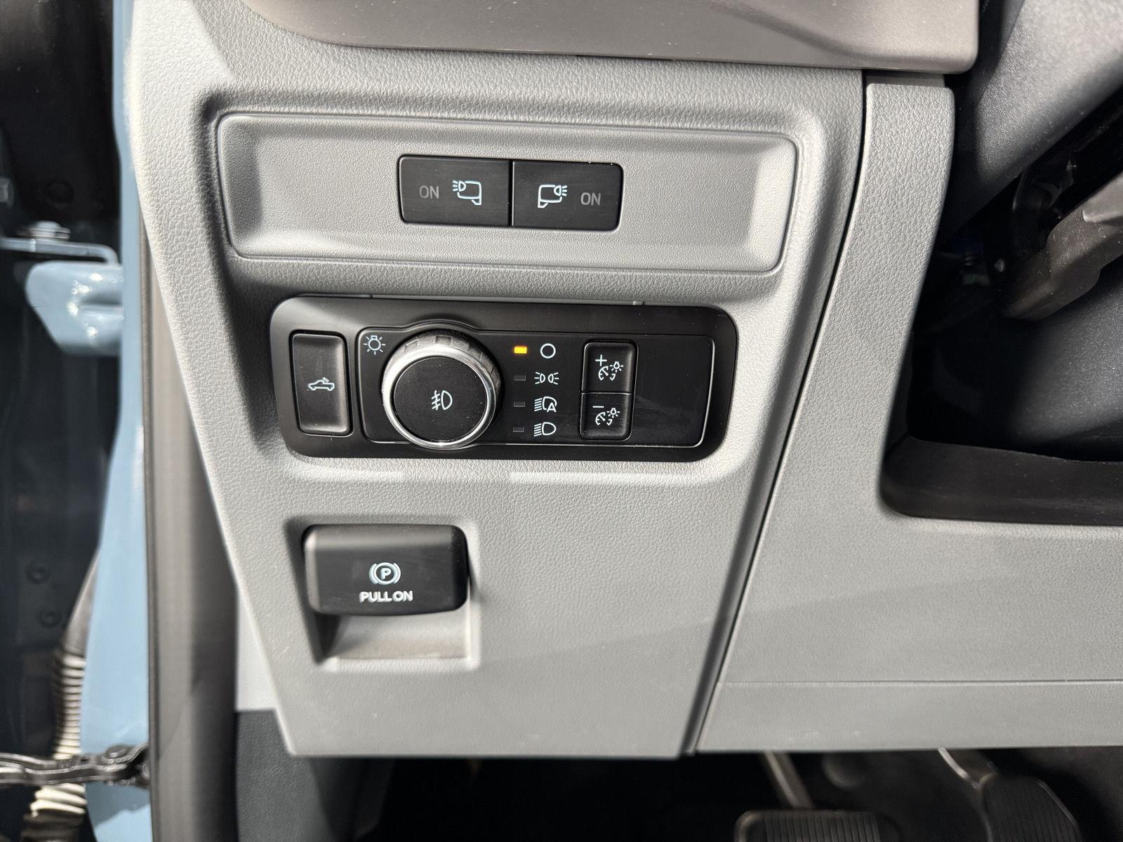 Vehicle photo 18