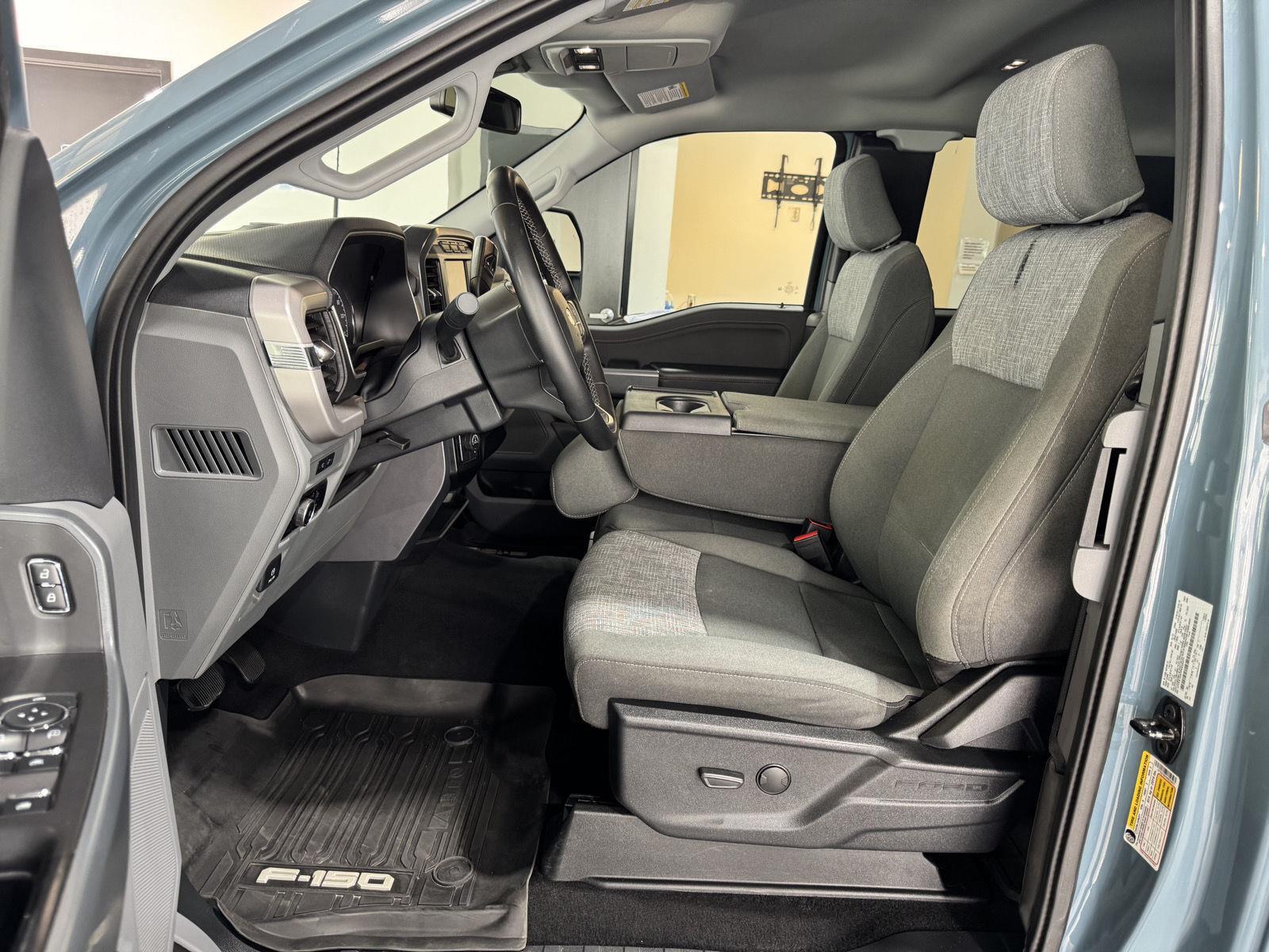 Vehicle photo 19