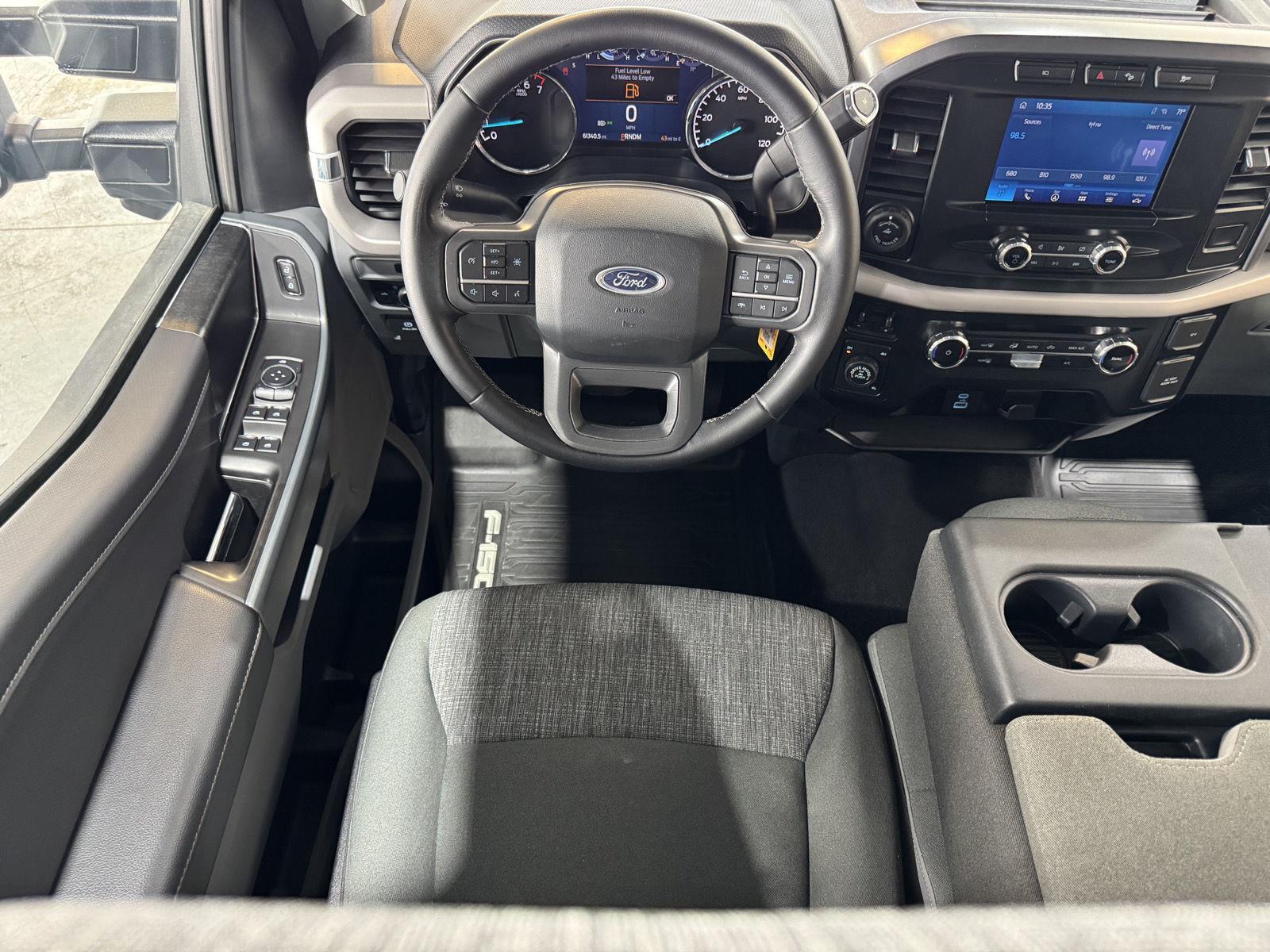 Vehicle photo 23
