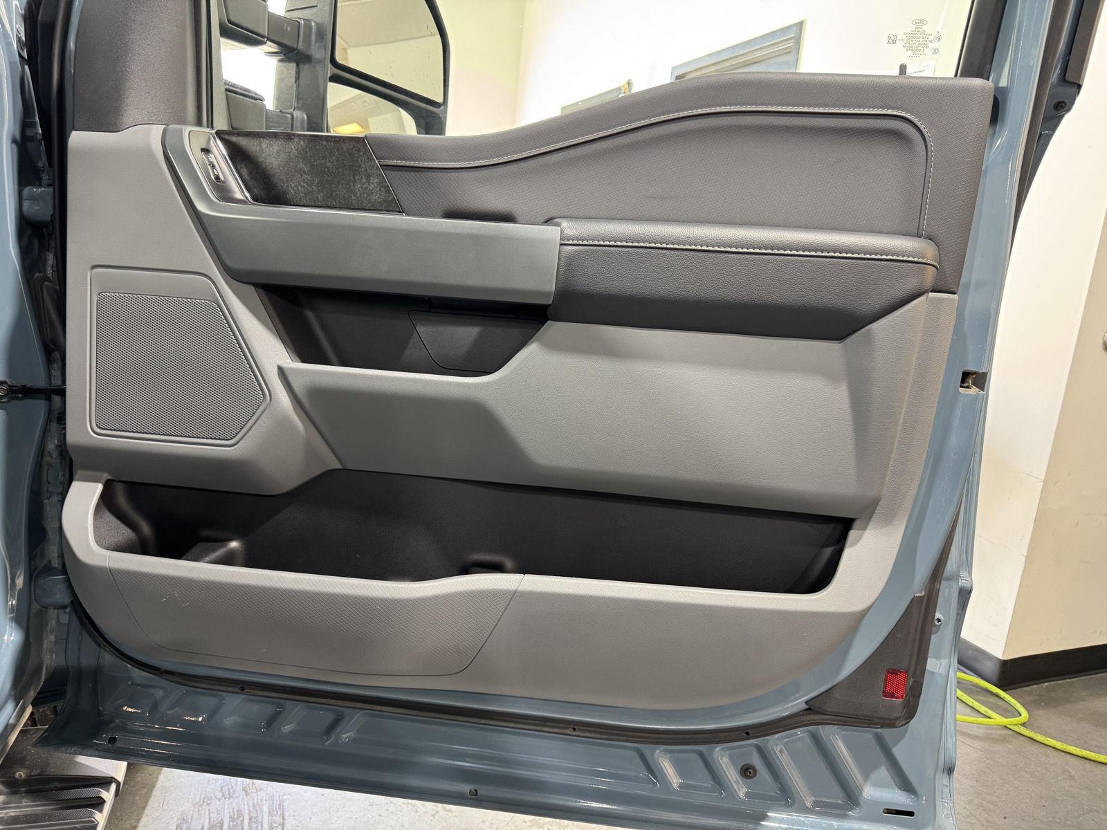 Vehicle photo 24