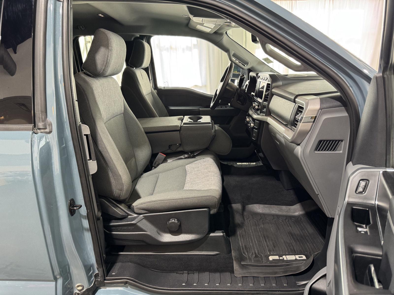 Vehicle photo 25