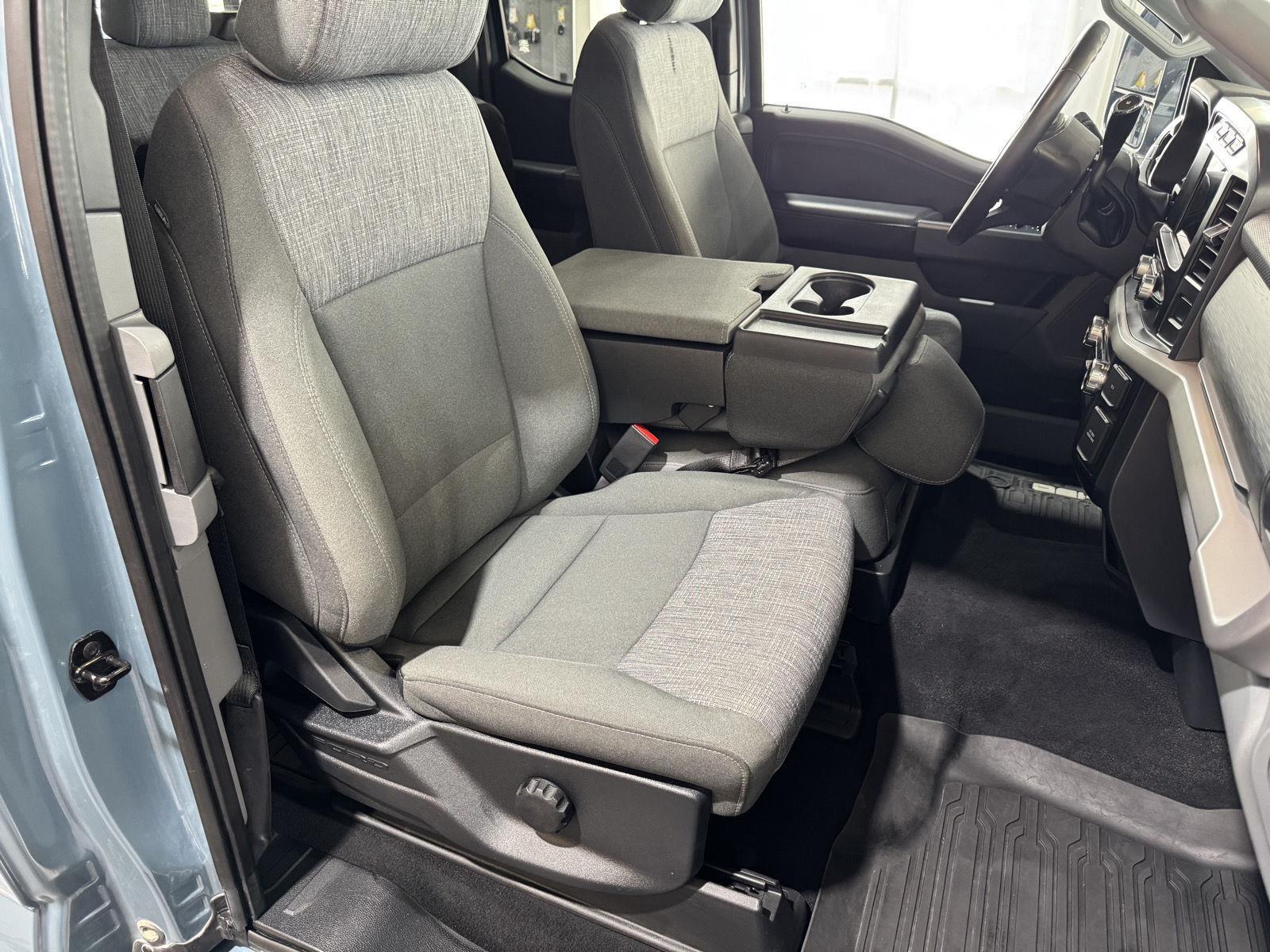 Vehicle photo 26