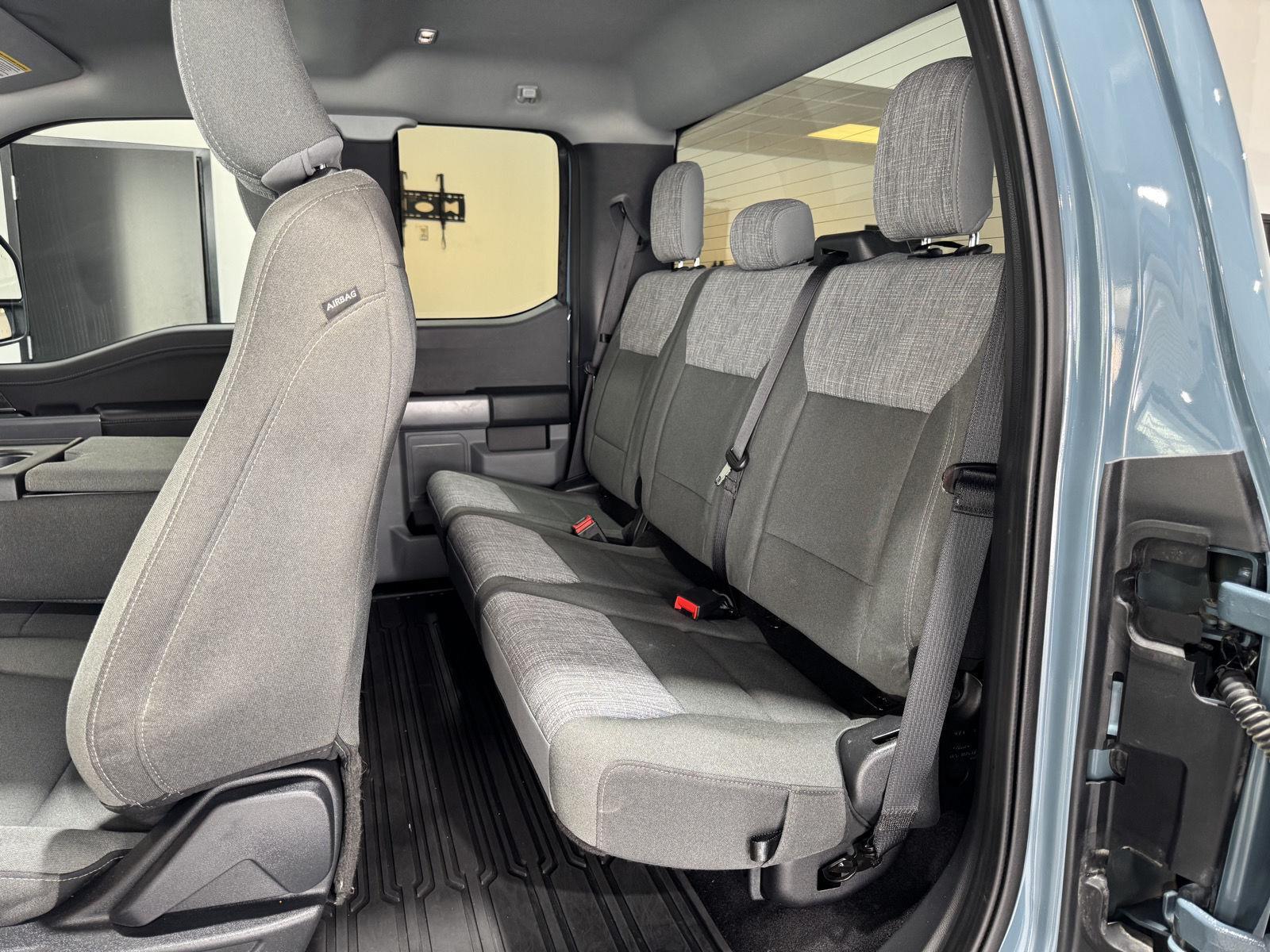 Vehicle photo 31