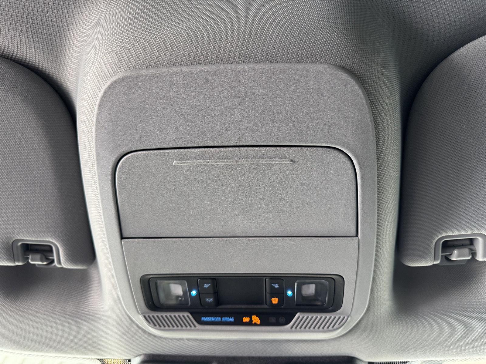 Vehicle photo 32