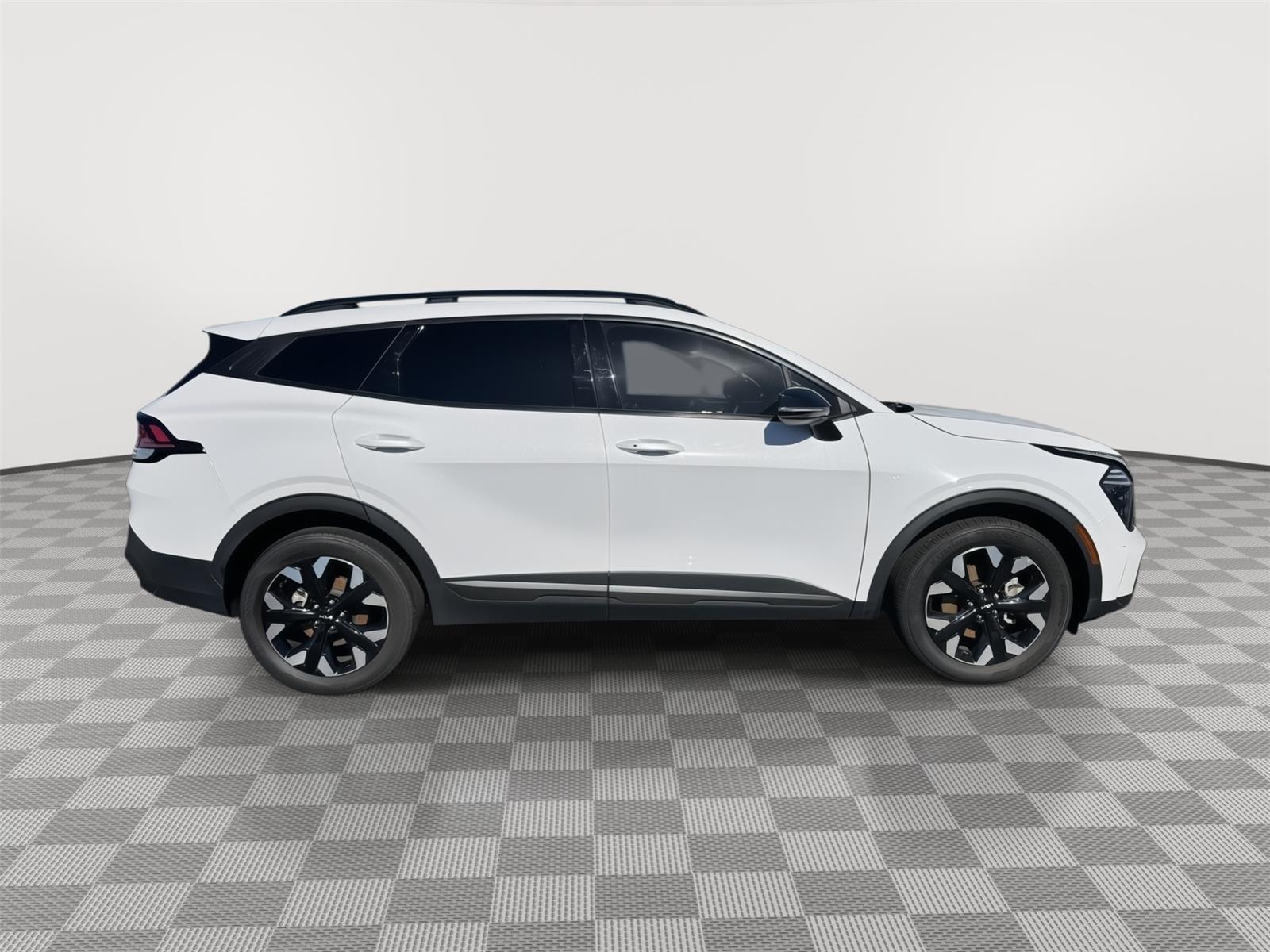 Vehicle photo 7