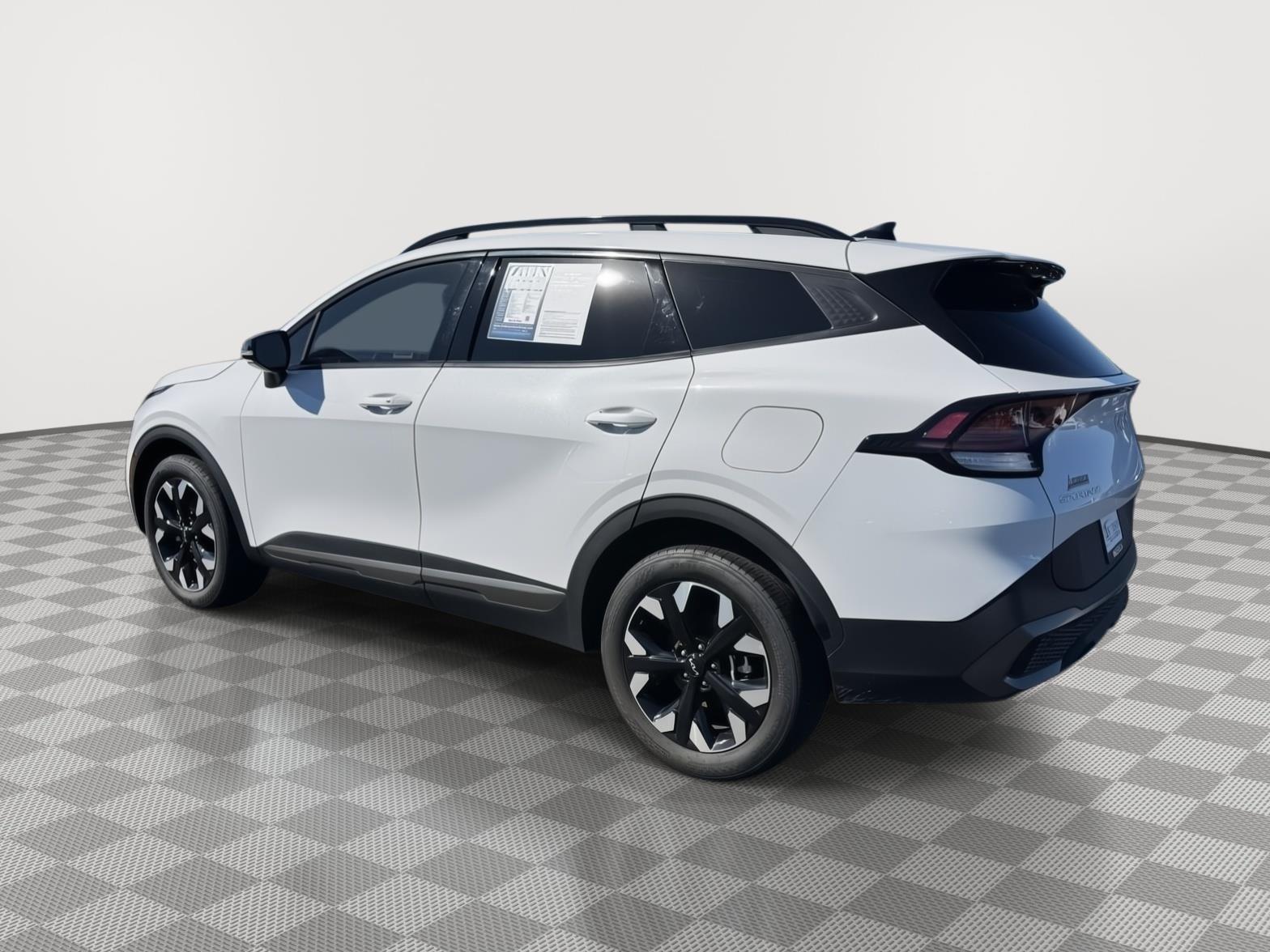 Vehicle photo 10