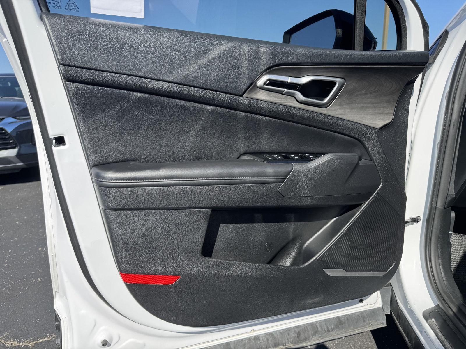 Vehicle photo 31