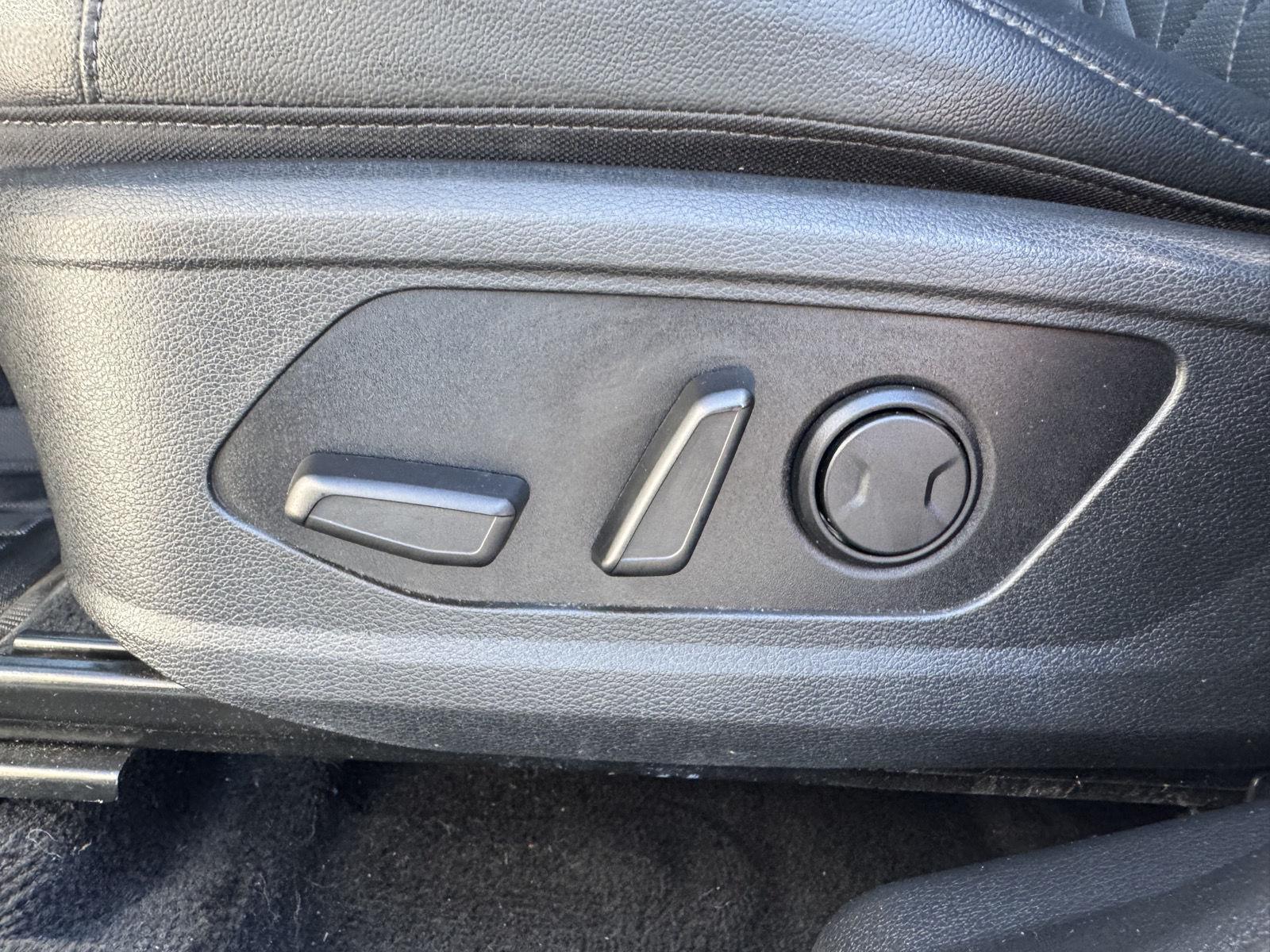 Vehicle photo 22