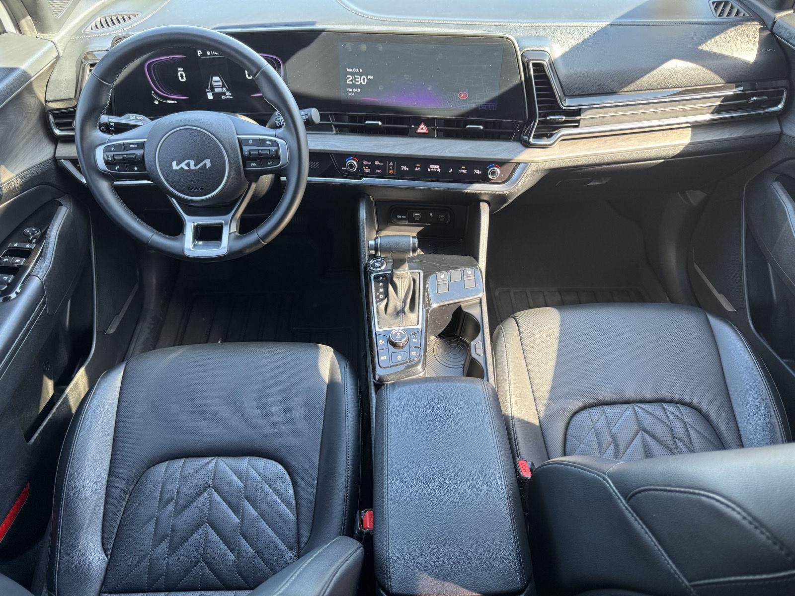 Vehicle photo 23
